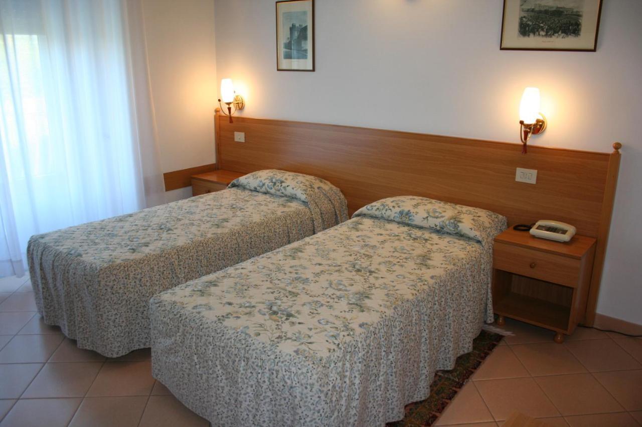 Hotel Castello Месане Стая снимка