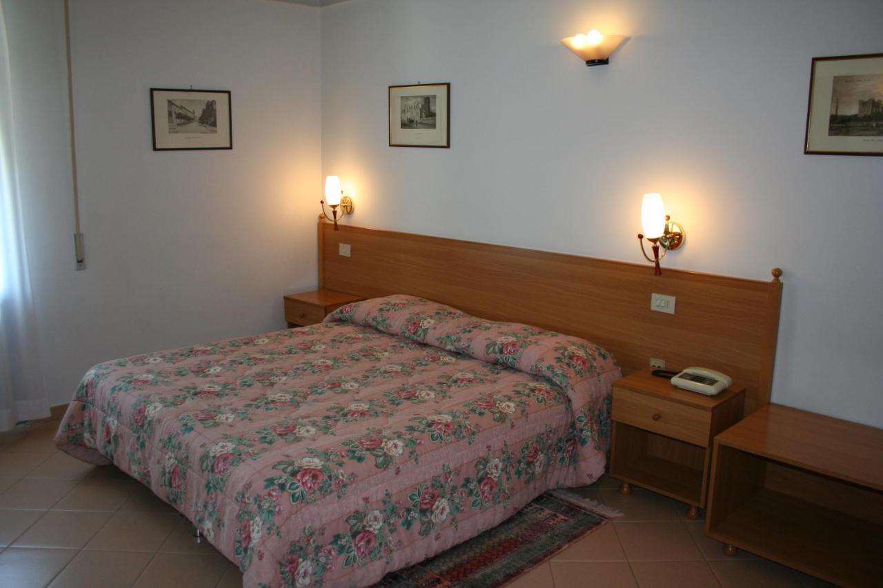 Hotel Castello Месане Стая снимка