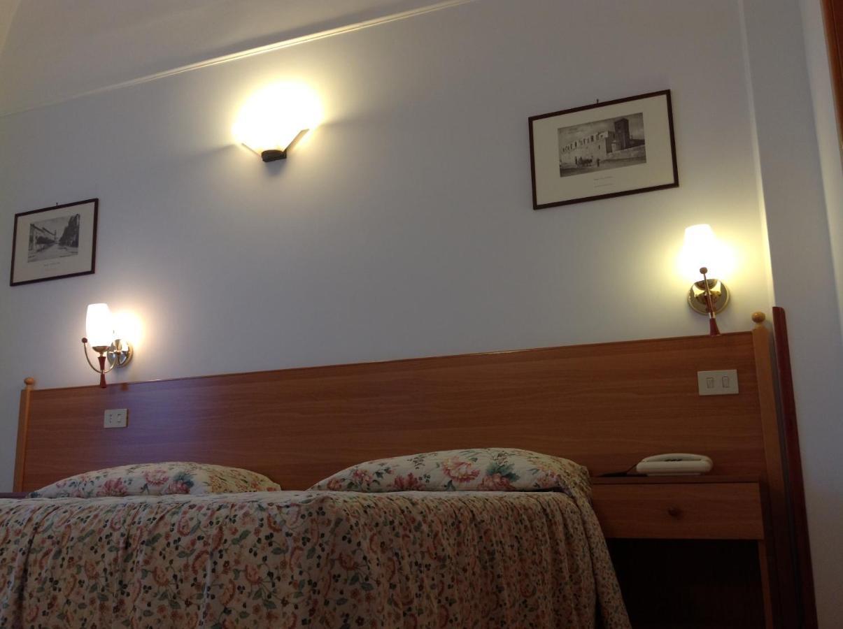 Hotel Castello Месане Стая снимка