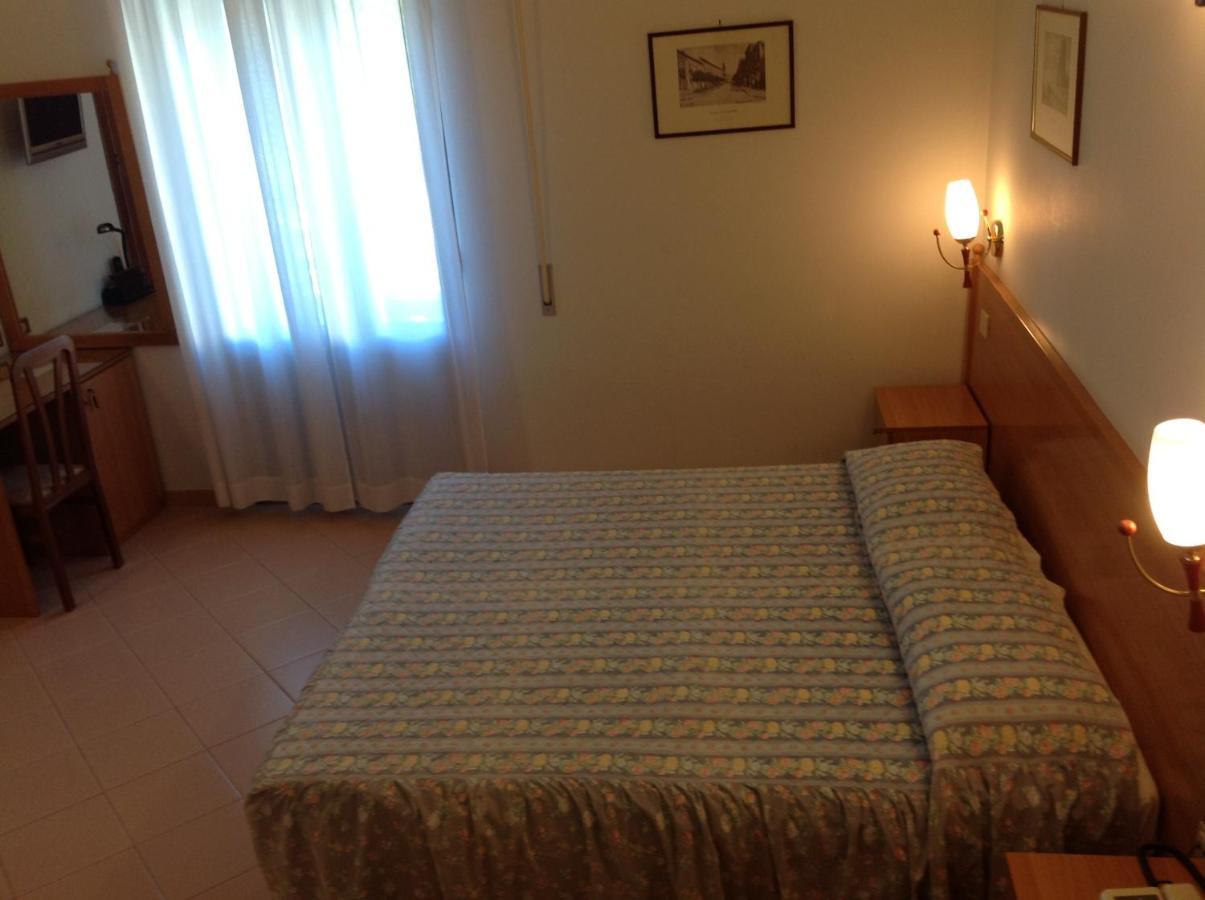 Hotel Castello Месане Стая снимка