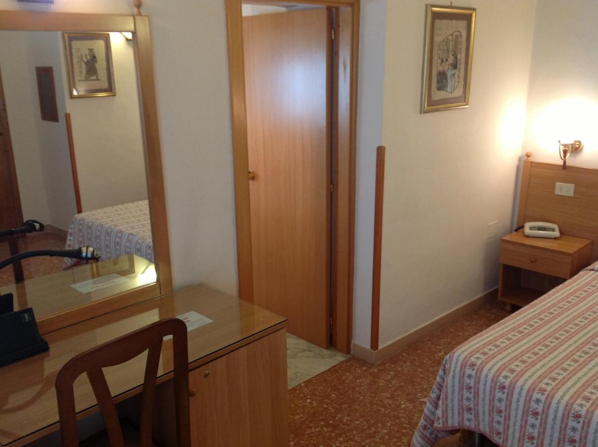 Hotel Castello Месане Стая снимка