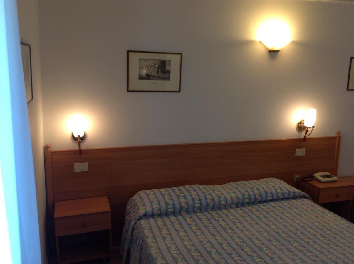 Hotel Castello Месане Стая снимка