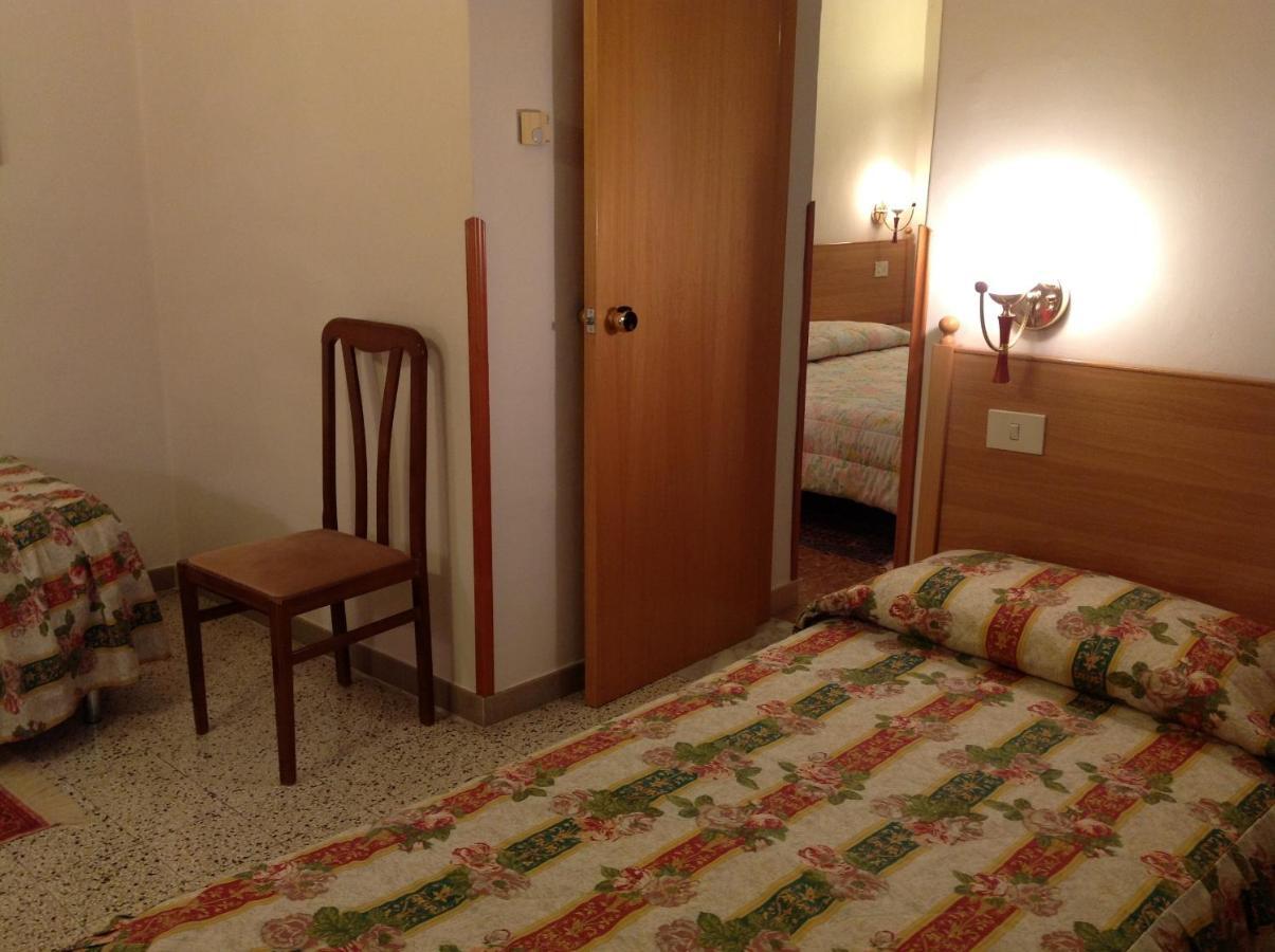 Hotel Castello Месане Стая снимка