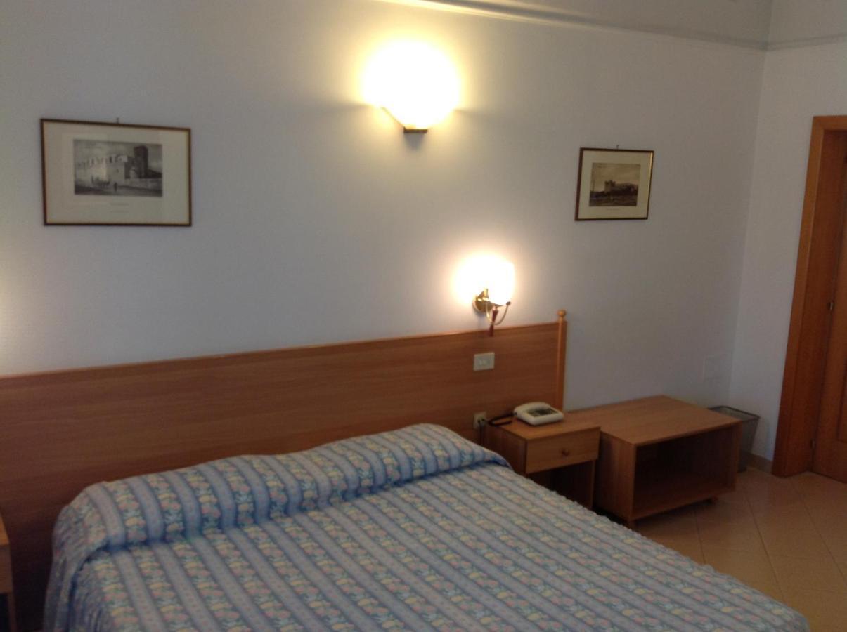 Hotel Castello Месане Стая снимка