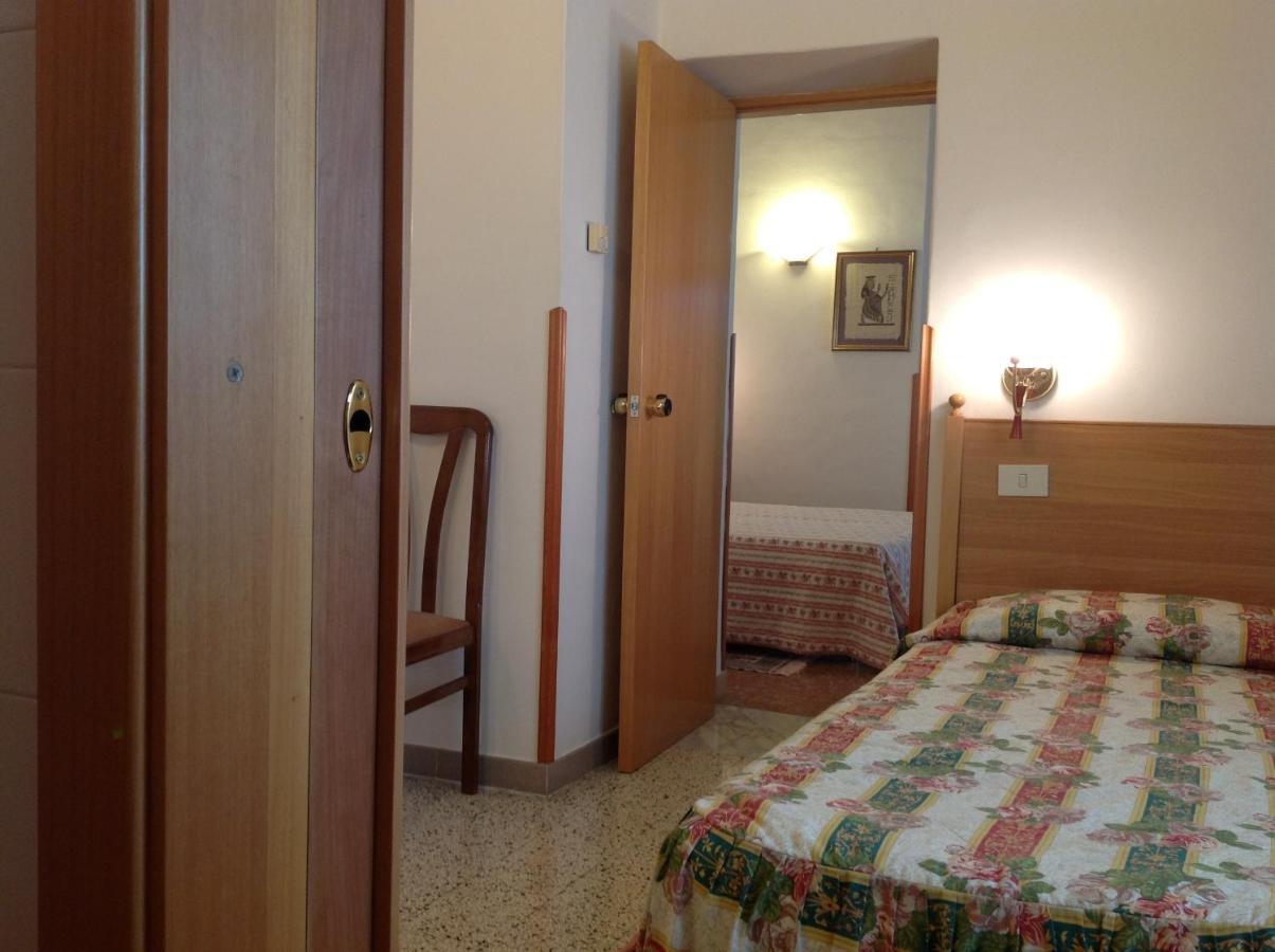 Hotel Castello Месане Стая снимка