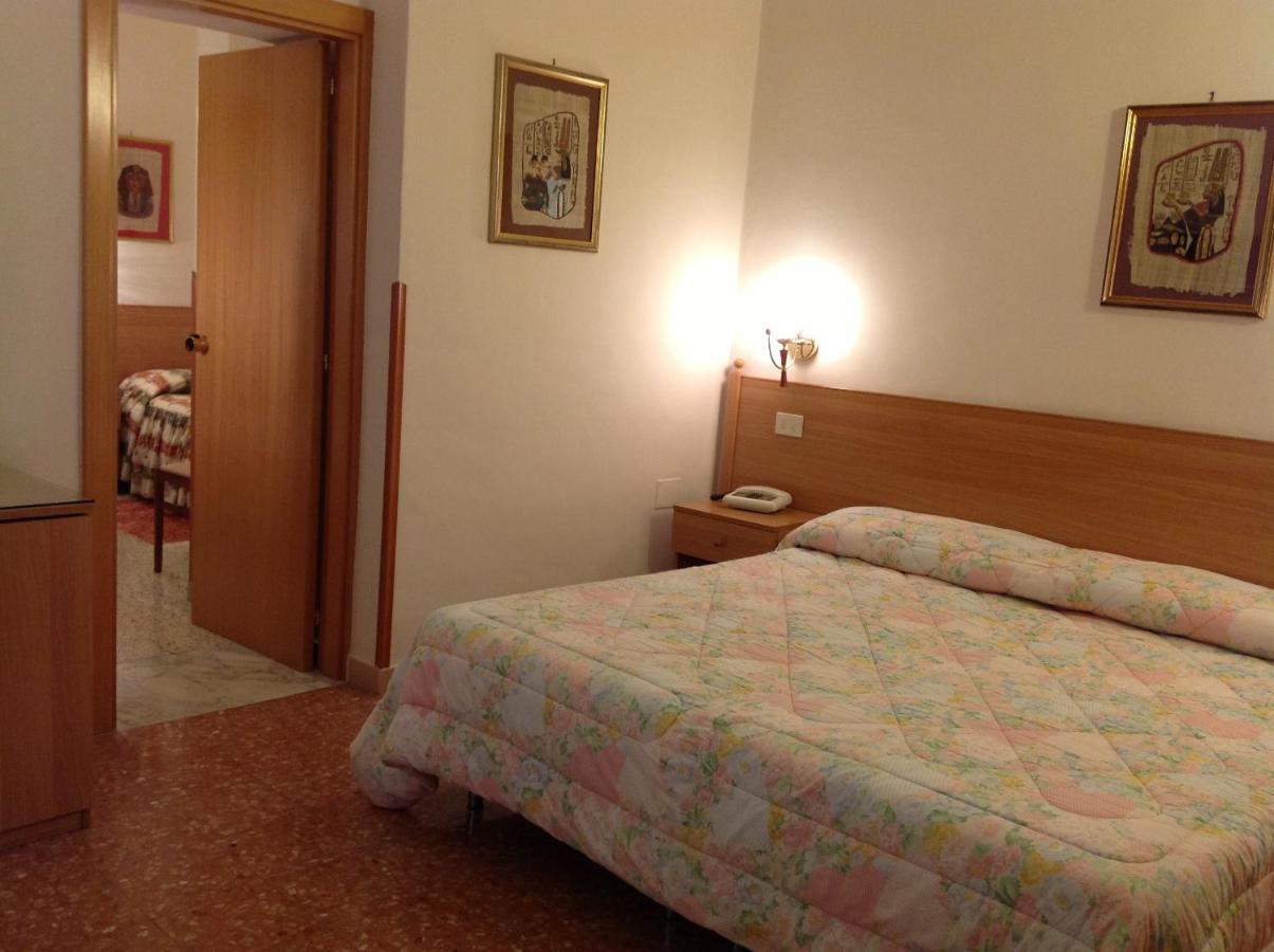 Hotel Castello Месане Стая снимка