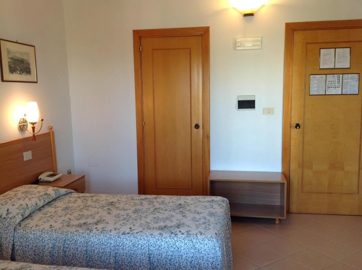Hotel Castello Месане Стая снимка