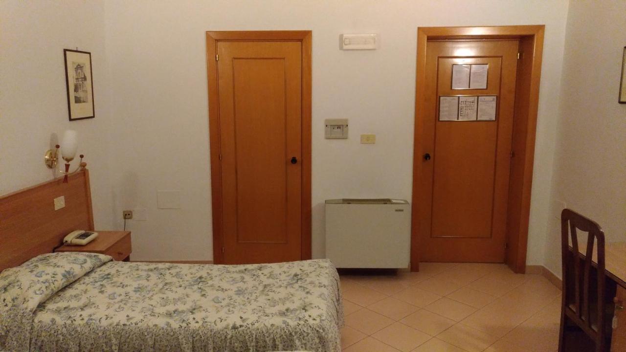 Hotel Castello Месане Стая снимка